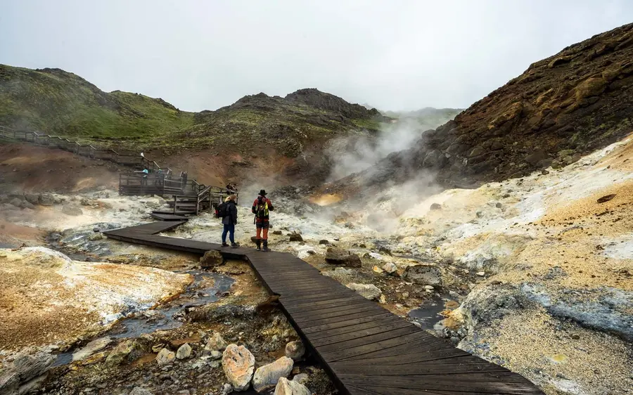 Reykjavík: Volcanoes, Grindavík, Hot Springs, & Lava Tour